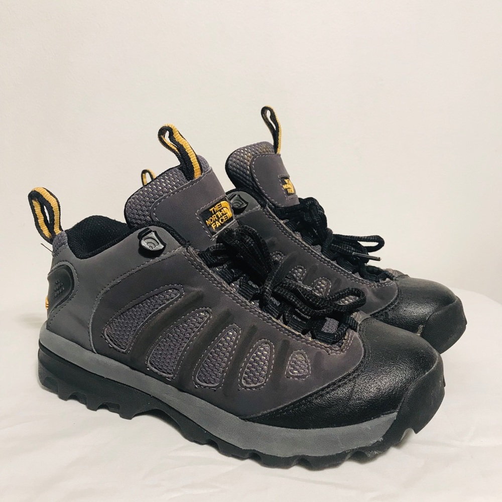 The north face women’s hiking boots size 6
